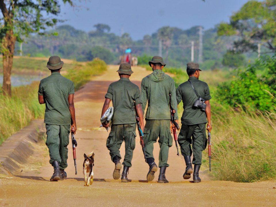 Bewaffnete Soldaten in Sri Lanka.