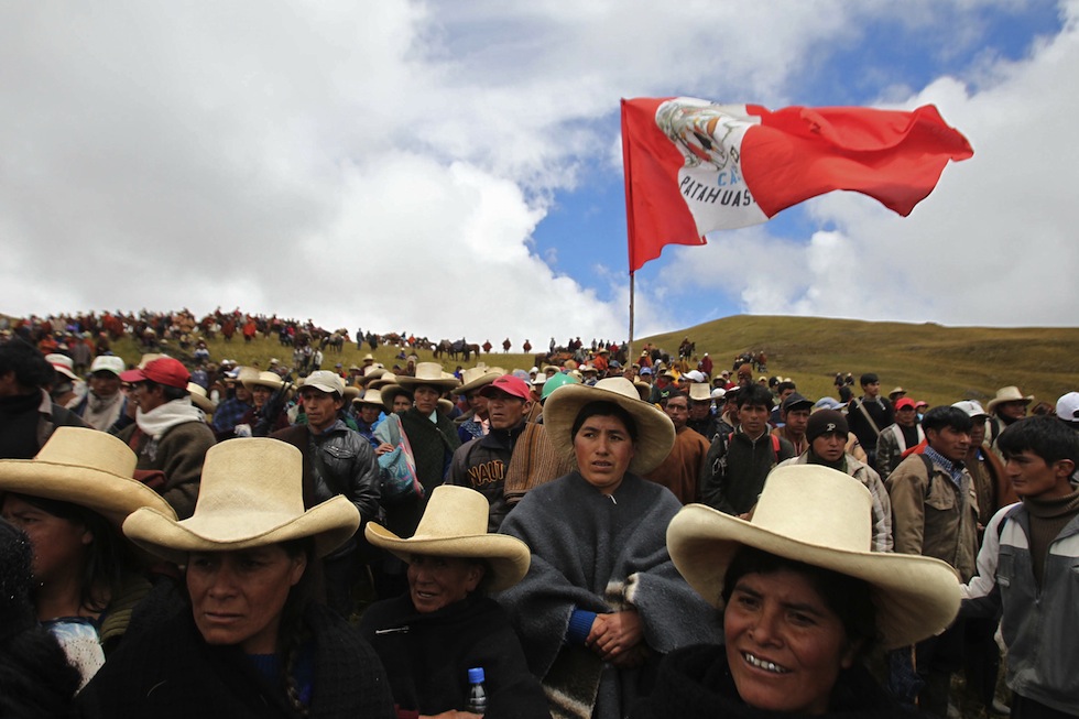 Des métayers péruviens manifestent pacifiquement dans la région de Cajamarca contre le projet aurifère Conga. Photo : Frente de Defensa Ambiental de Cajamarca (FDAC)