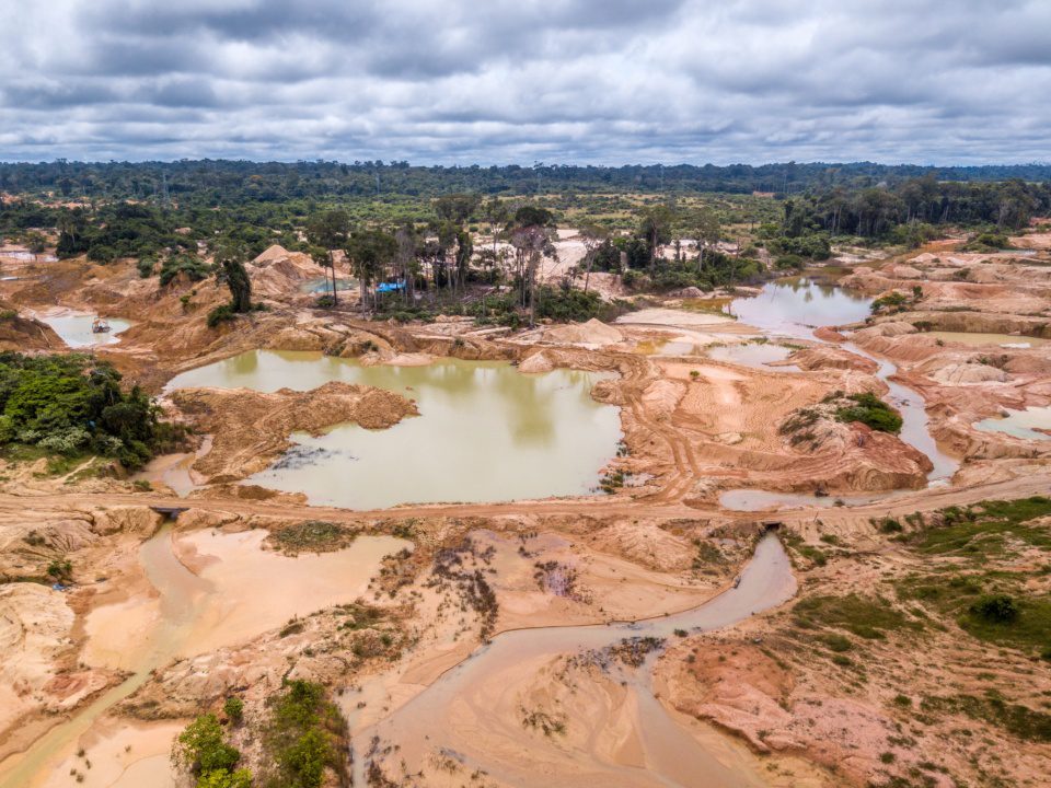 Umweltzerstörung im Amazonas für eine Goldmine