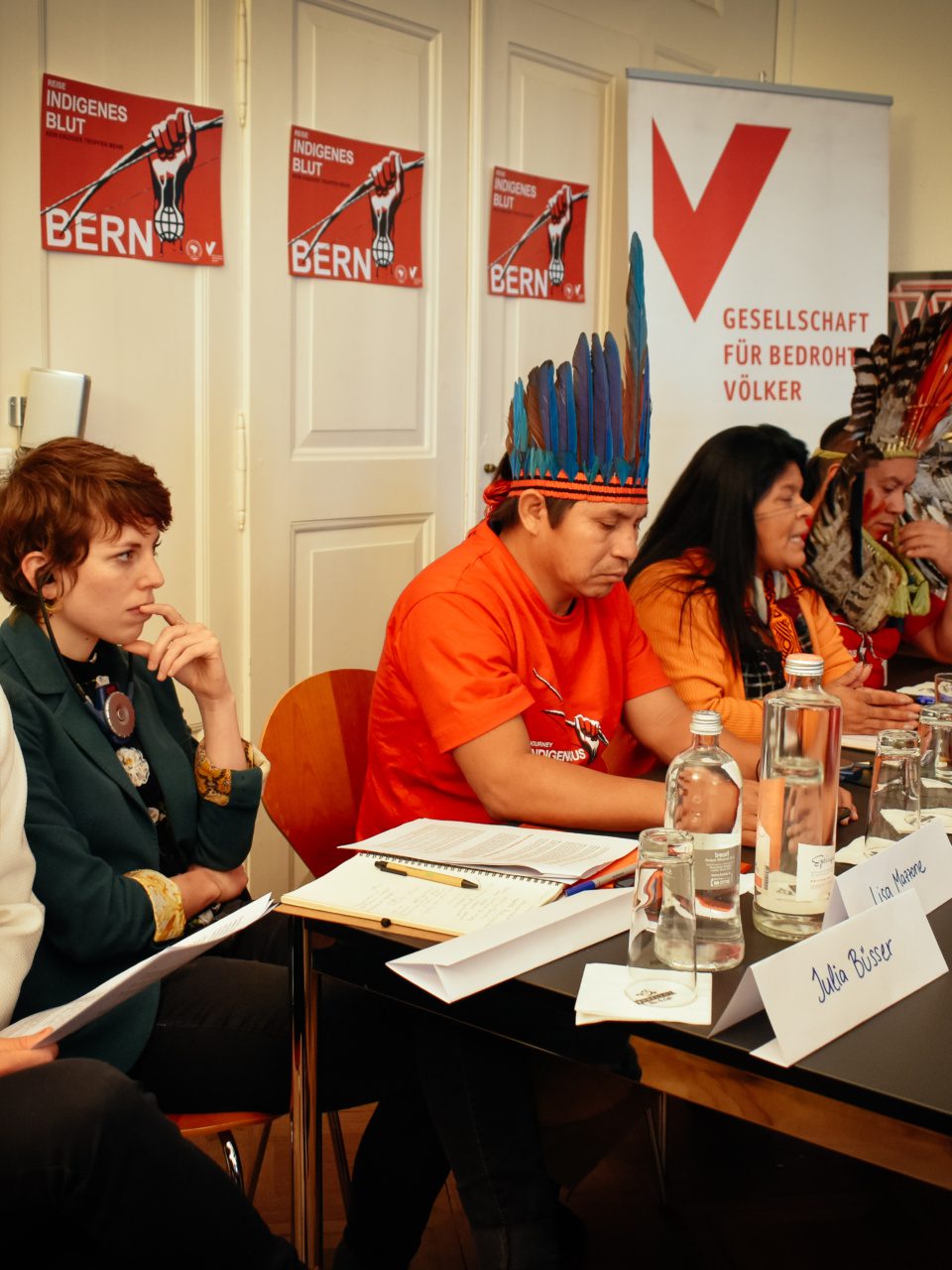 Julia Büsser und Lisa Mazzone mit brasilianischer Delegation an Podiumsgespräch in Bern